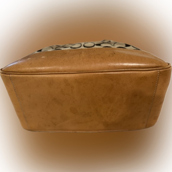 Vintage Coach Tote bag with signature C's. - Picture 4 of 9